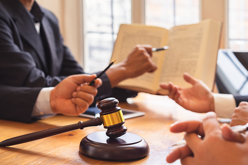 Le règlement intérieur national de la profession d’avocat intègre désormais la médiation comme préalable à une action en justice